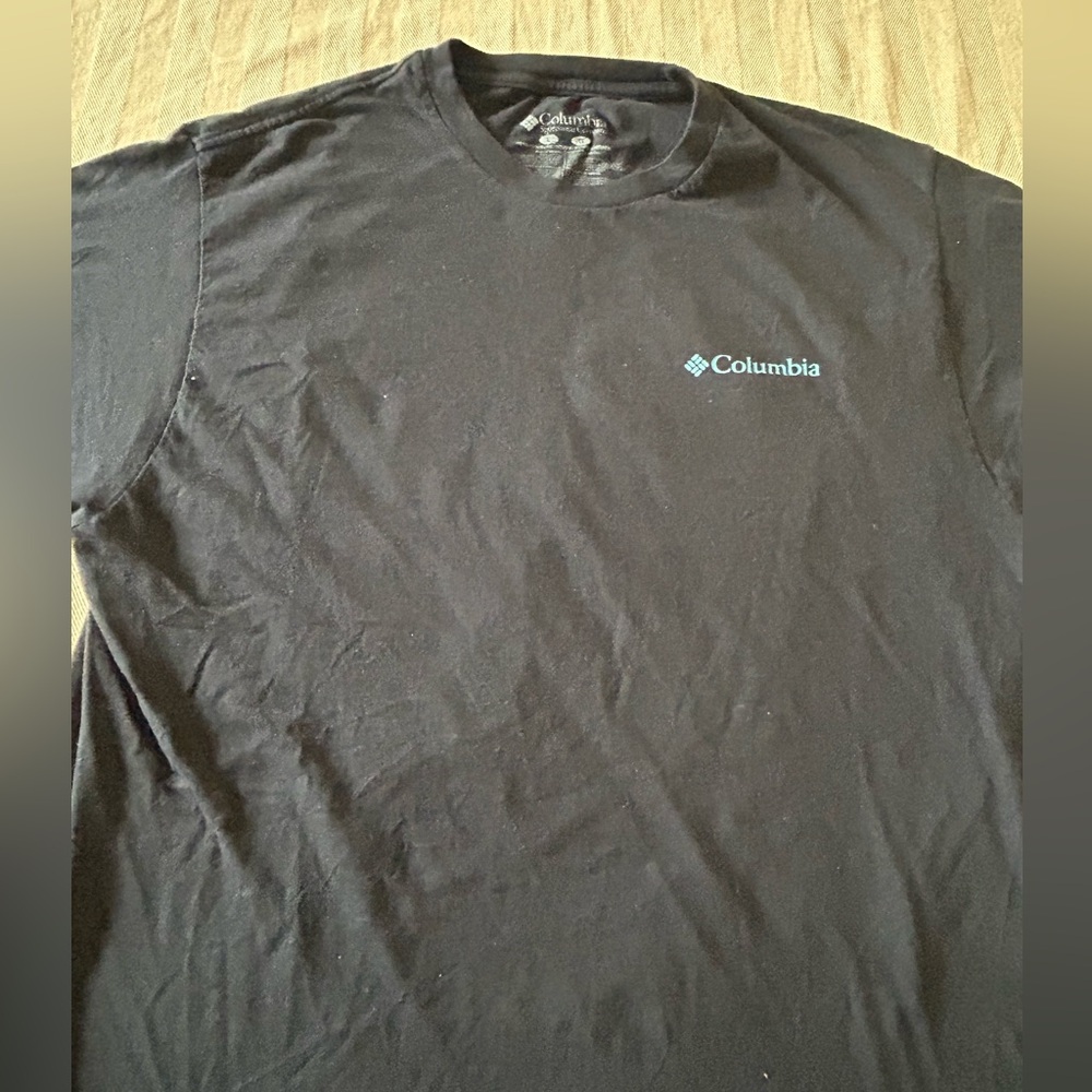 Columbia Black Tee with Purple and Blue Desert Scene - Picture 2 of 3